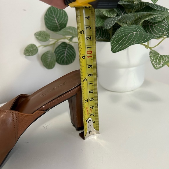 VINTAGE kitten heels - Picture 3 of 9